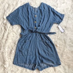 Goodnight Macaroon NWT Patsy Chambray Romper 💙